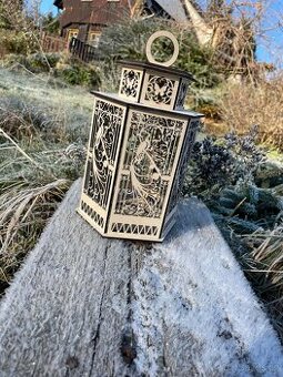 Dřevěná lampička