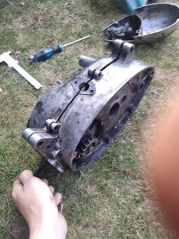 Párové kartery s klikou a kolečkem nešlo sundat