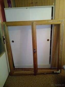 2x dřevěné okno bez skel
