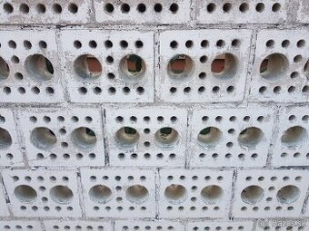 Prodám betónové plotové tvárnice ako su na foto Je ich cca