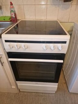 sklokeramický sporák Amica