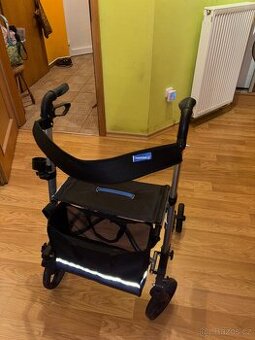 Chodítko invalidní s kolečky a brdou