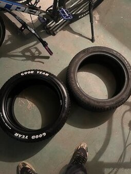 Goodyear zimní 225 45r17 94 w
