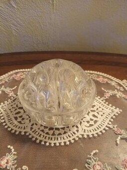 skleněný aranžér květin