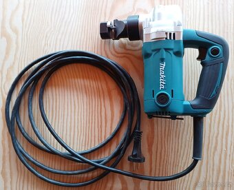 Makita prostřihovač JN3201