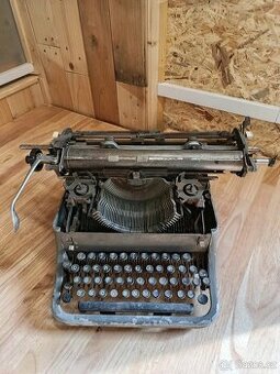 Starý psací stroj