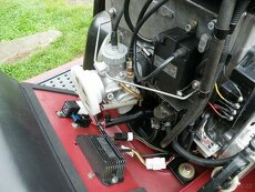 Opravy  sněžných skútrů.