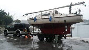 Plachetnice na moře - autopilot, parafínové topení, wc...