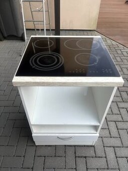 Část kuchyňské linky vč. varné desky