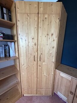 Rohová šatní skříň (MASIV)