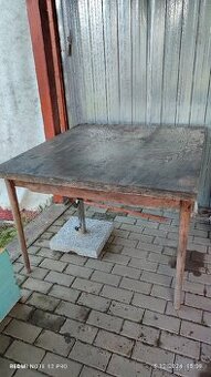 Stůl bytelný 110x120 cm