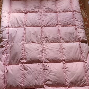 Péřová přikrývka-poškozená