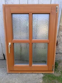 Dřevěné okno 76 x 104 cm - neprůhledné