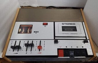 Unitra Tesla M531S kazetový přehrávač