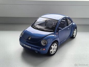 Model VW New Beetle, Bburago 1:18 včetně krabice