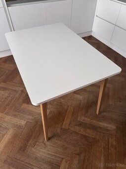 Jídelní stůl JYSK 80 x 120 cm