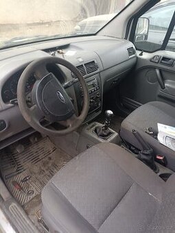 Ford connect na díly