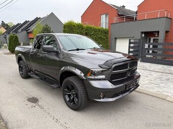 DODGE RAM CLASSIC PENTASTAR 6 míst