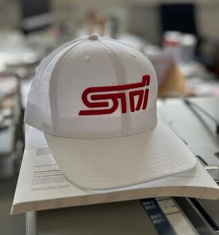 Predám bielu šiltovku Subaru STi s 3D logom Písať prosím ma