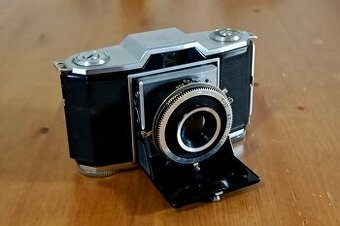 Starý fotoaparát ZEISS IKON (cca 1950)