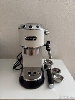 Kávovar DeLonghi Dedica 685 pákový