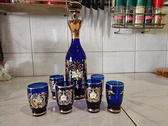 Sklenice na liker s karafou