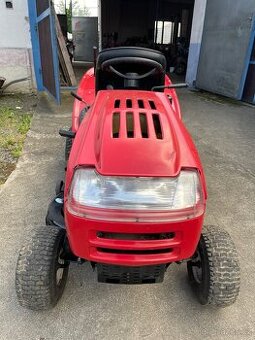 zahradní traktor MTD SN200