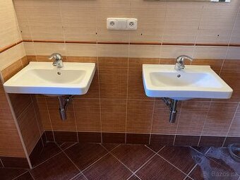 Prodám dvě použitá umyvadla a použitý žebřík (topení)