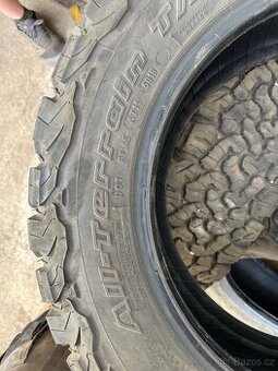 Prodám pneu 215/65R16