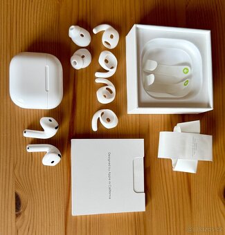 Prodám sluchátka Apple AirPods 4 ANC