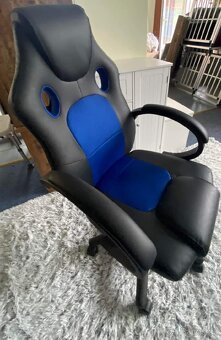 Nové kancelářské křeslo se sportovním sedákem