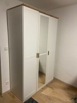 Šatní skříň - bílá 135 cm