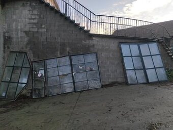 komplet garážových (dílenských vrat včetně okna)