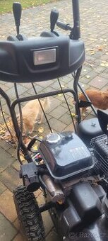 Motorová  sněhová  fréza