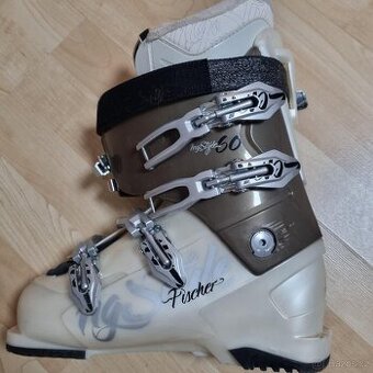 Prodej lyže a lyžařské boty