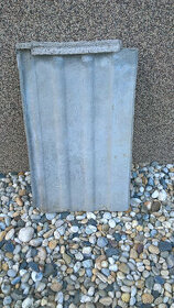 Betonová střešní taška, bílé cihly