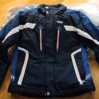 Velký pytel dámského a pánského oblečení