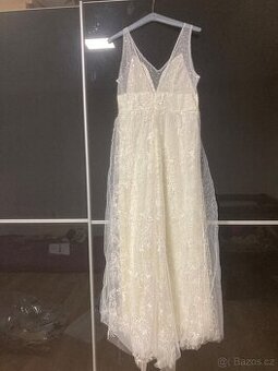 Svatební šaty