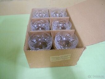 Sada broušených skleniček