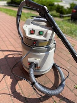 Vysavač na čištění koberců Láva