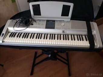 Yamaha DGX-305 portable grand