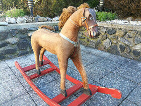 Starožitný houpací koník