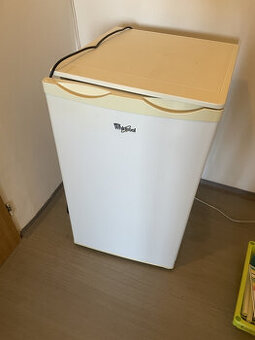 Lednice Whirlpool s vnitřním Mrazákem; plně funkční.