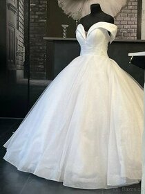 luxusní svatební šaty pro plnoštíhlé nevěsty - 1