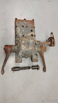 Zetor 4011 víko hydrauliky.