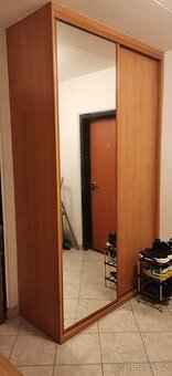 Vestavná skříň