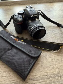 Nikon D5300 s objektivem