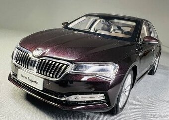 Škoda Superb 1:18