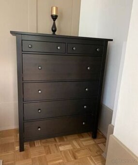 HEMNES KOMODA - TOP STAV