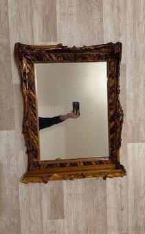Dřevěné zrcadlo s poličkou